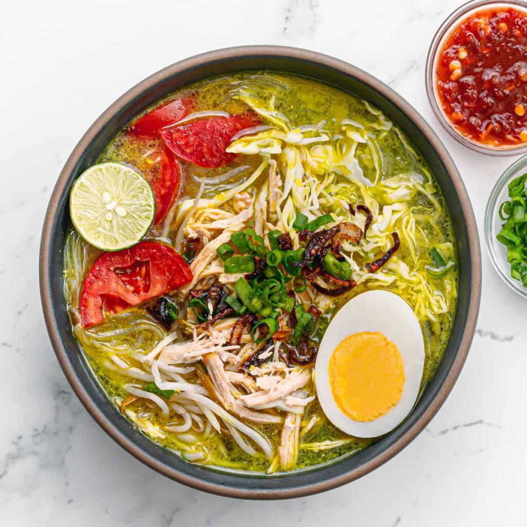 Soto Ayam: Hangatnya Se碗 Sup yang Menggugah Selera